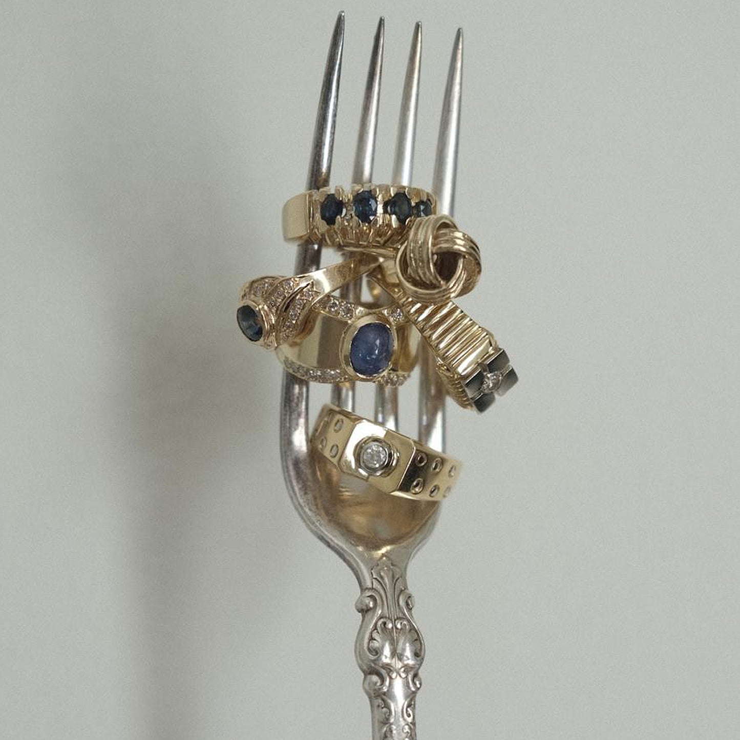 The Pavé Diamond & Sapphire Solitaire Twist Ring