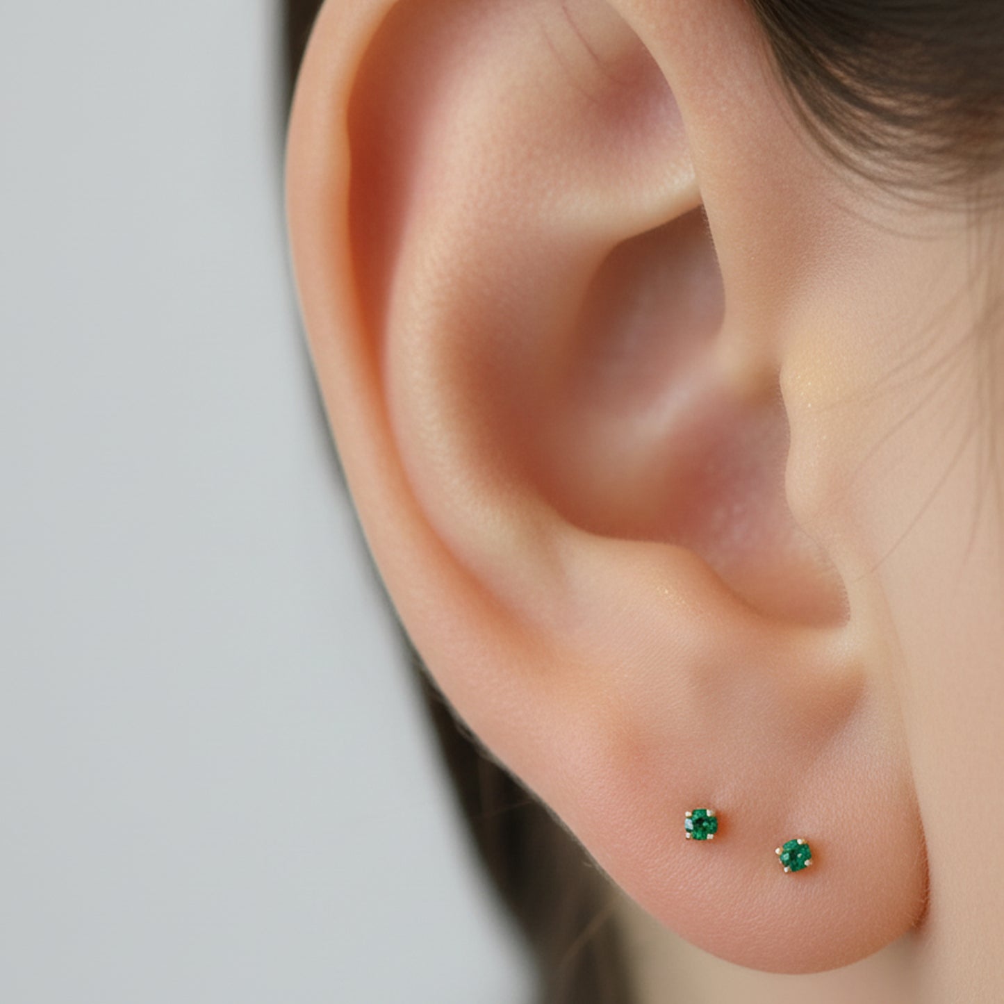 14K Gold 1mm Solitaire Emerald 4 Prong Stud Earrings