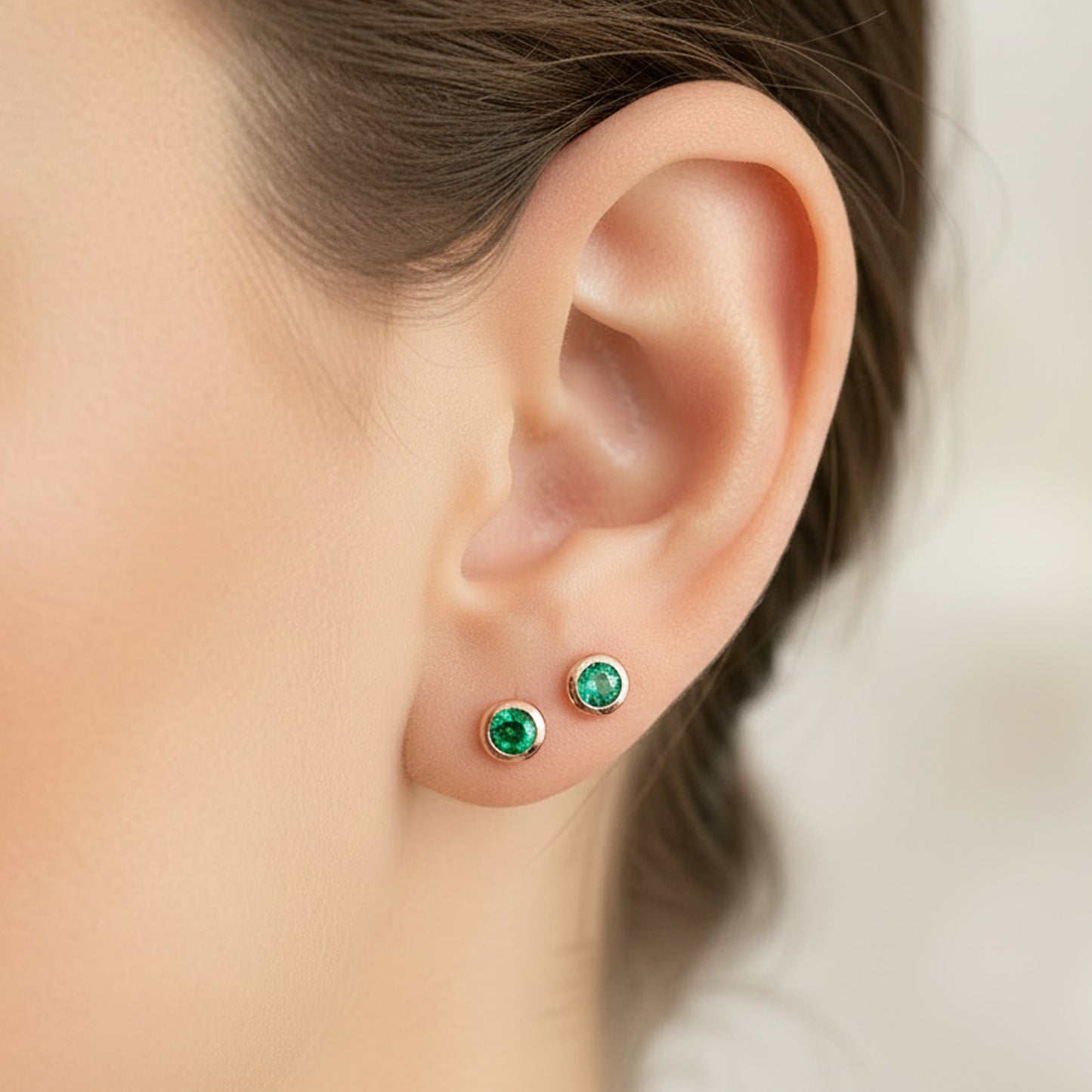 14K Gold 2.5mm Solitaire Emerald Round Bezel Set Stud Earrings