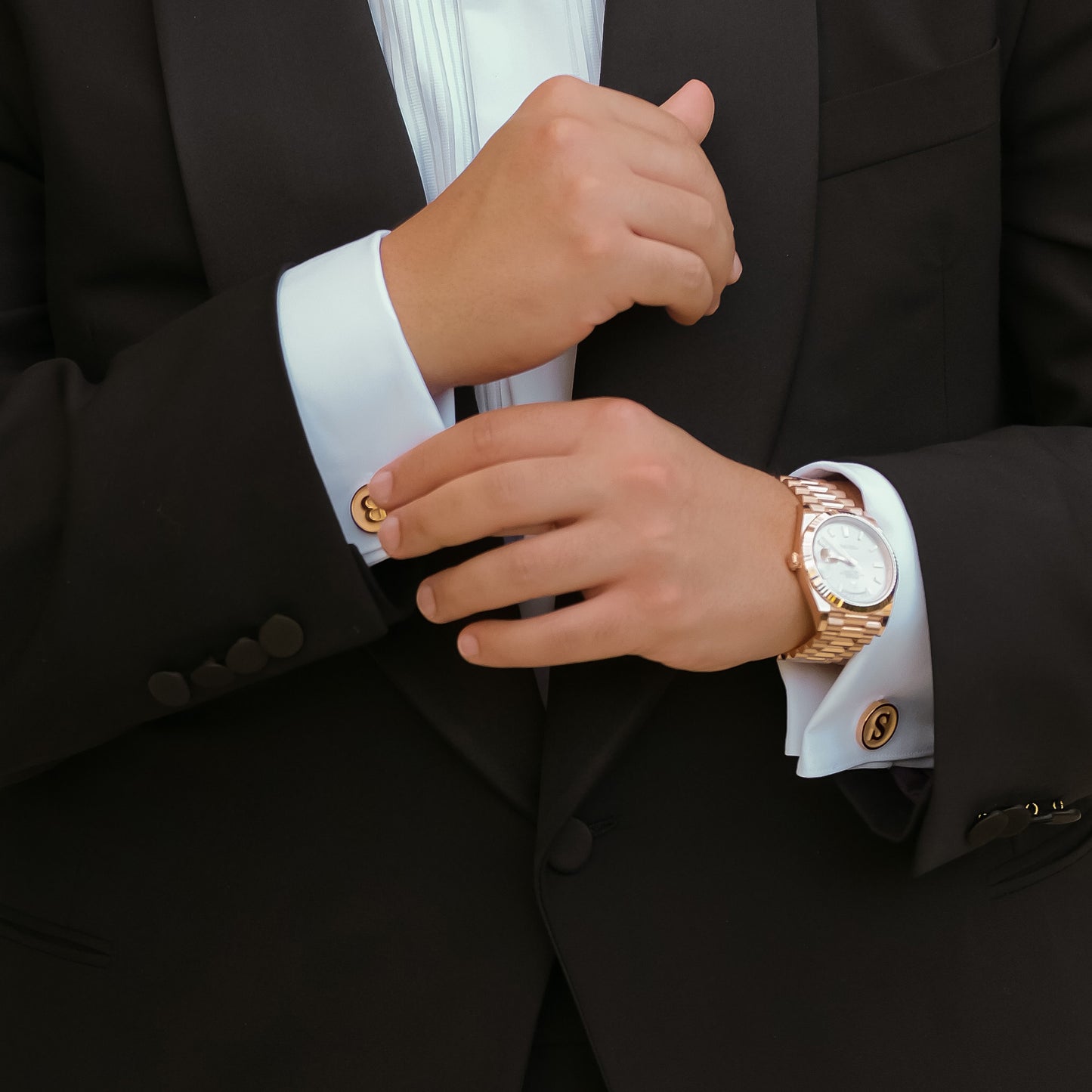 14K Gold Initial Letter Cameo Engraved Coin Cuff Links, Classic Font
