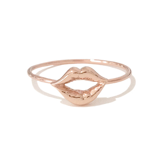14K Gold Lip Pout Kiss Ring